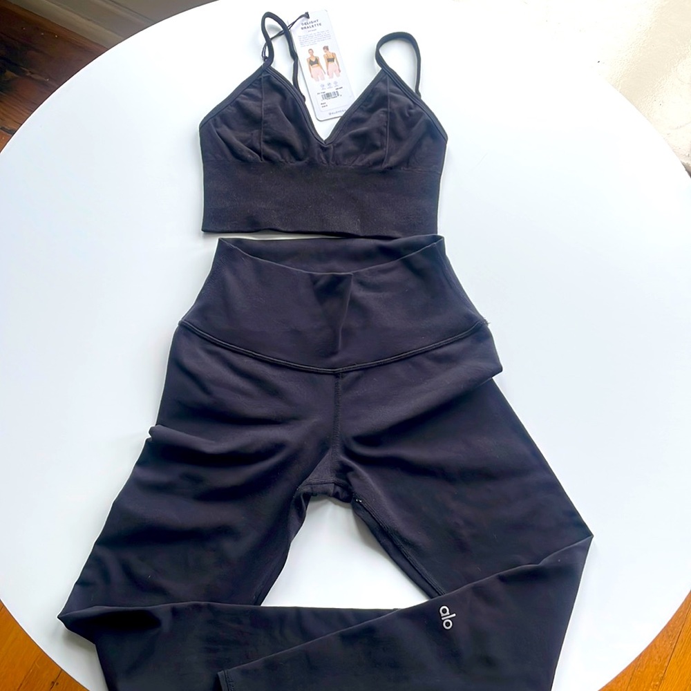 ALO Yoga set. Size Small black bra NWT and 7/8 leggings